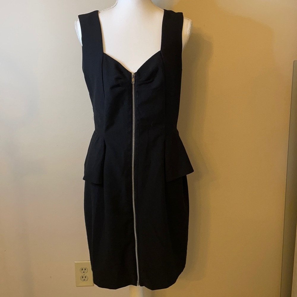 Hourglass silhouette Black Dress